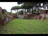 07826 ostia - regio iv - insula i - campo della magna mater - schola degli hastiferi (iv,i,5).jpg